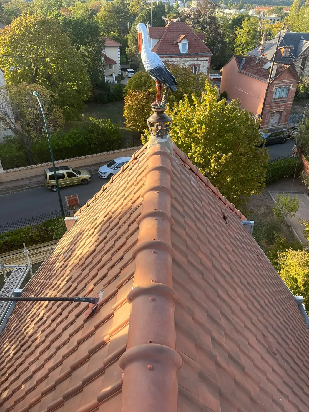 Faîtage en tuiles avec girouette
